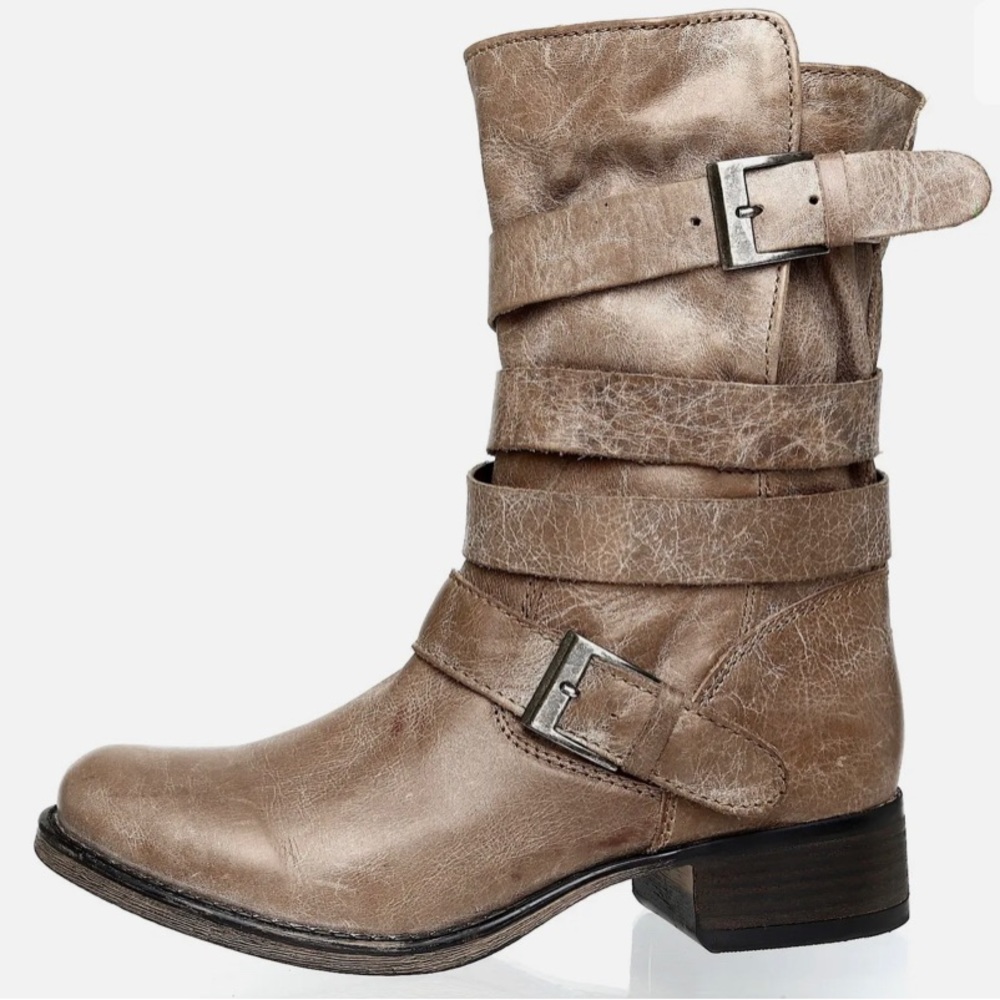 ✨HP✨Steve Madden Brewzzer distressed leather boots
